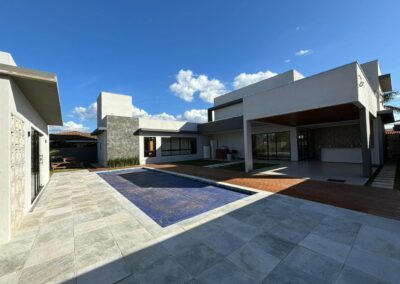Área da piscina do projeto de Casa em Brasília realizado pela RYO Engenharia