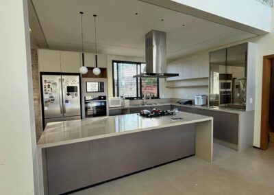 Cozinha do projeto de Casa em Brasília realizado pela RYO Engenharia